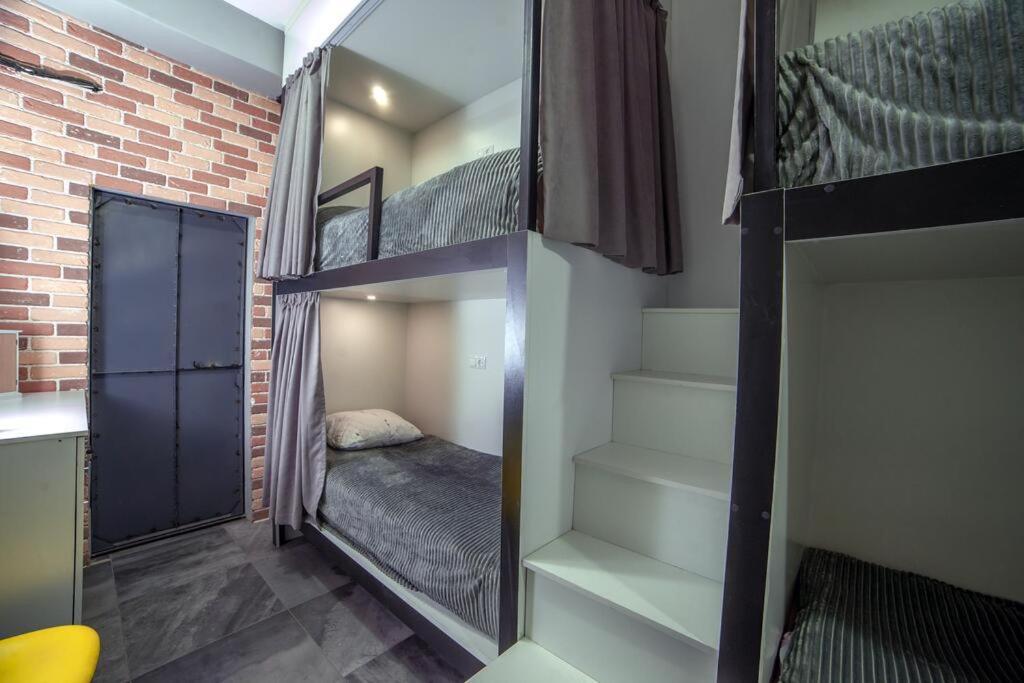 Loft Hostel ギュムリ エクステリア 写真